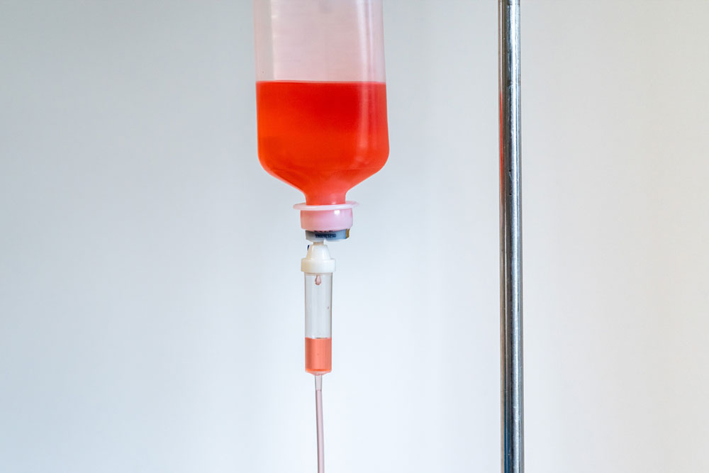 Chemotherapie-Behandlung eines Hundes in der Tierarztpraxis